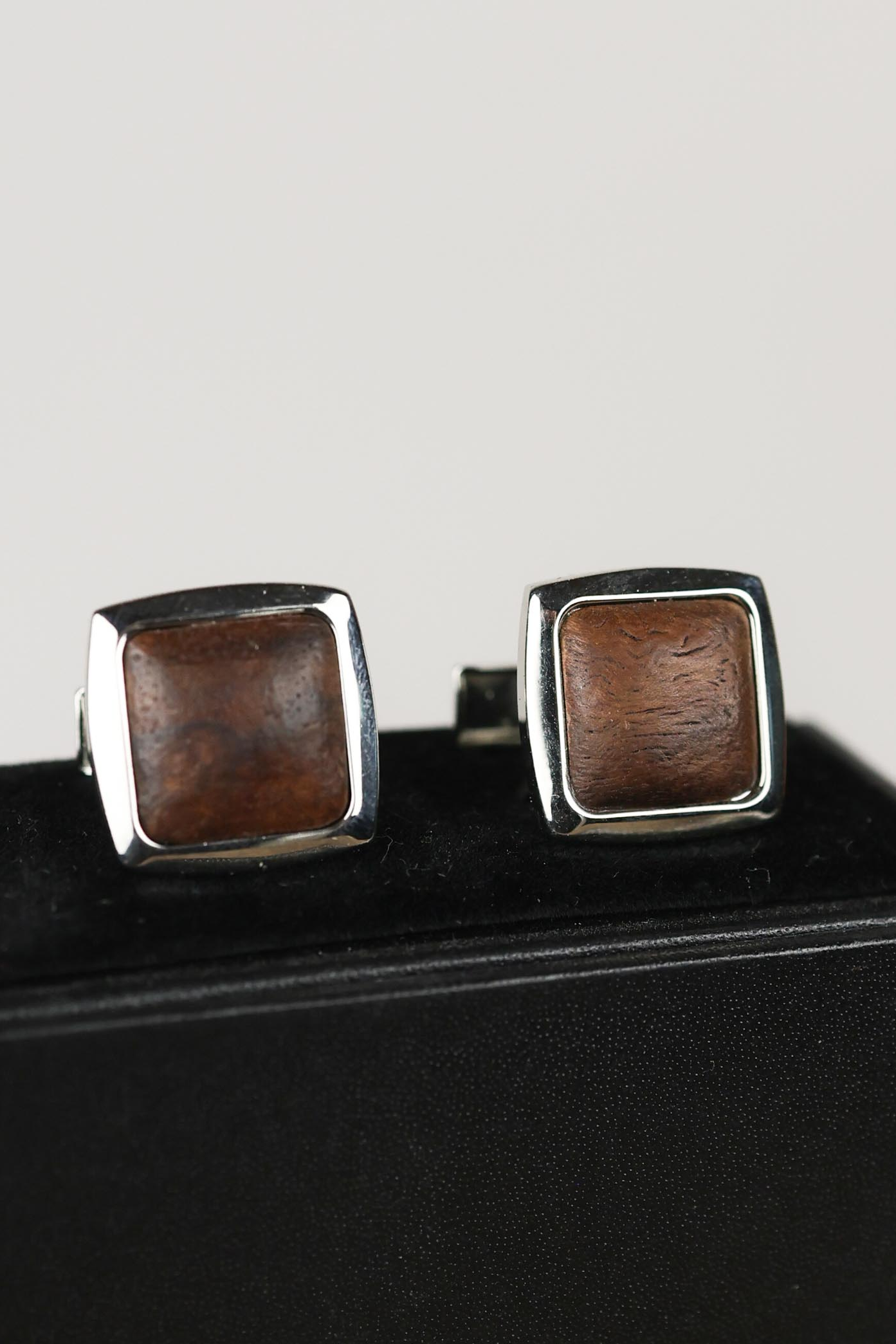 Cufflinks Walnut Root